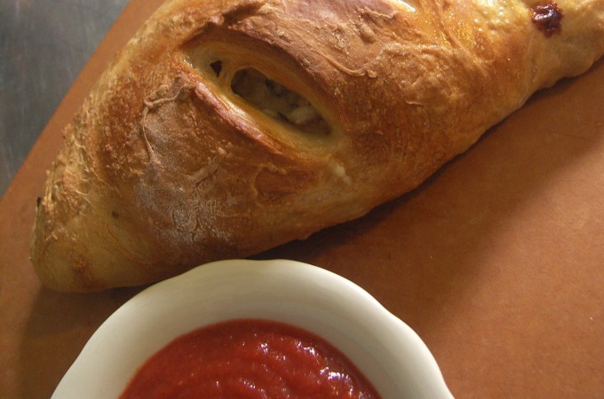 spicychickencheesecalzone-16