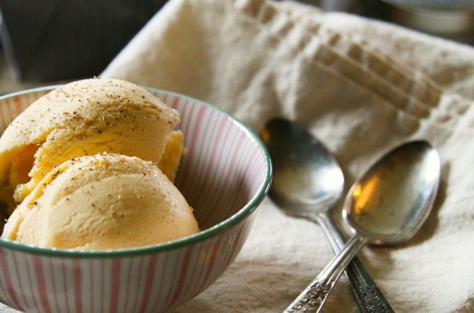 Eggnog Ice Cream {5 Minute Methods} from foodiewithfamily.com