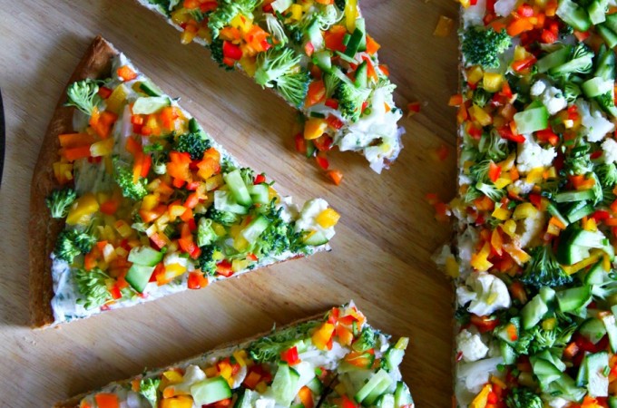 Get your snack on with Snacky Ranch Cream Cheese Vegetable Pizza from foodiewithfamily.com