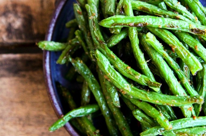 Roasted Ginger Sesame Green Beans by foodiewithfamily.com