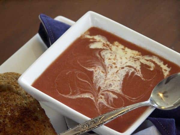 https://www.foodiewithfamily.com/wp-content/uploads/2010/01/creamytomatosoup2.jpg