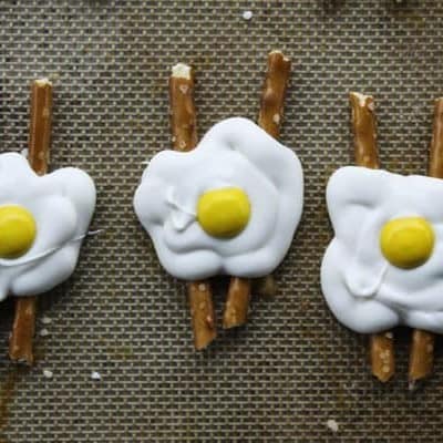 Super cute Bacon and Eggs Candy is done in about five minutes and only requires three ingredients. Tuck some into Easter baskets or surprise your favorite sweet-tooth with a plate of these tonight.