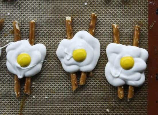 Super cute Bacon and Eggs Candy is done in about five minutes and only requires three ingredients. Tuck some into Easter baskets or surprise your favorite sweet-tooth with a plate of these tonight.