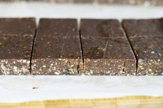 Homemade Larabars: This super nutritious, delicious lunchbox or post workout snack tastes more like candy bars than health food! 