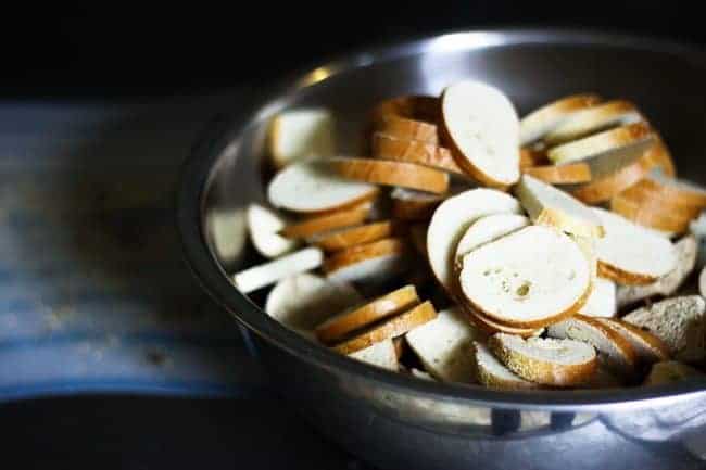 Garlic Bagel Chips | www.foodiewithfamily.com