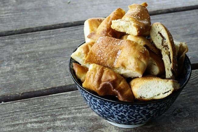 Baked Garlic Pita Chips | www.foodiewithfamily.com