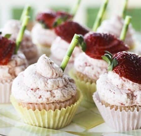 Strawberry Lemonade Cupcakes | www.foodiewithfamily.com