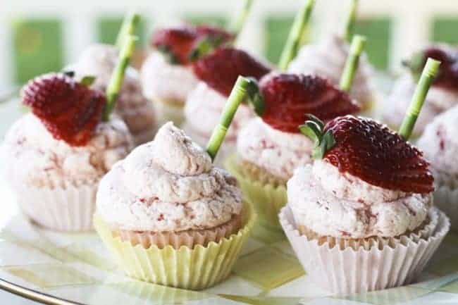 Strawberry Lemonade Cupcakes | www.foodiewithfamily.com