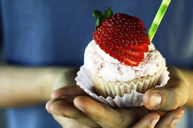 Strawberry Lemonade Cupcakes | www.foodiewithfamily.com