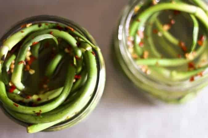 Pickled Garlic Scapes: a 10 minute pickling project | www.foodiewithfamily.com