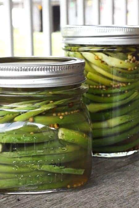 Pickled Garlic Scapes: a 10 minute pickling project | www.foodiewithfamily.com