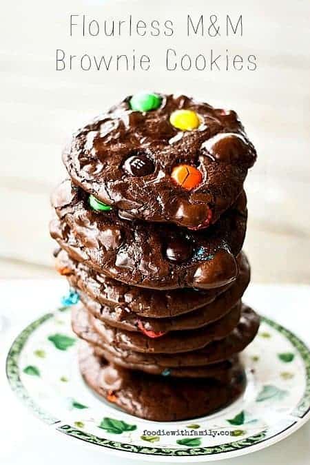 Flourless M&M Brownie Cookies #GlutenFree #Cookies