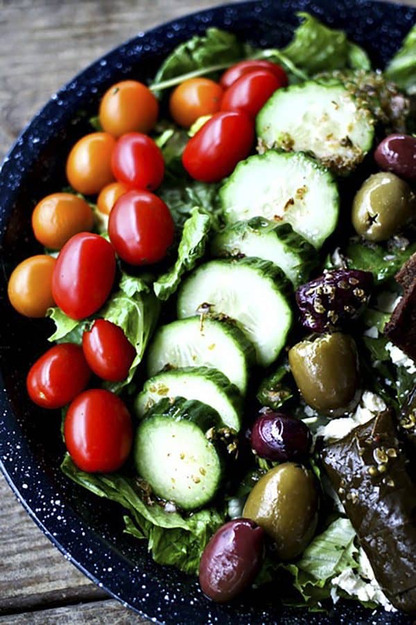 Griechischer Gyrosalat-Teller von foodiewithfamily.com