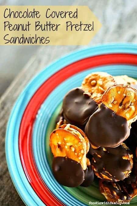 Chocolate Covered Peanut Butter Pretzel Sandwiches #PeanutButter #Chocolate #Pretzels foodiewithfamily.com