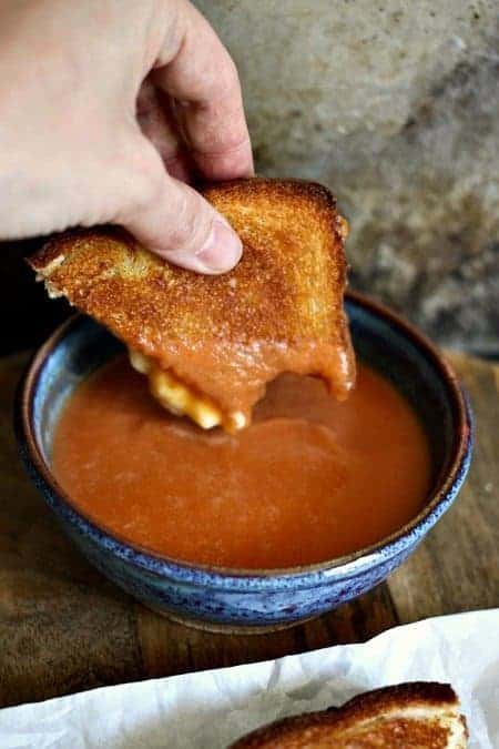 6 Ingredient 6 Minute Tomato Soup {made in a blender} from foodiewithfamily.com