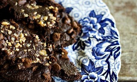 Toffee Brownie Crackle {Crispy, Crunchy, Brownie Wafer Cookies} from foodiewithfamily.com