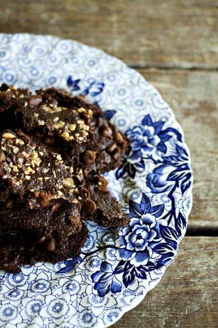 Toffee Brownie Crackle {Crispy, Crunchy, Brownie Wafer Cookies} from foodiewithfamily.com