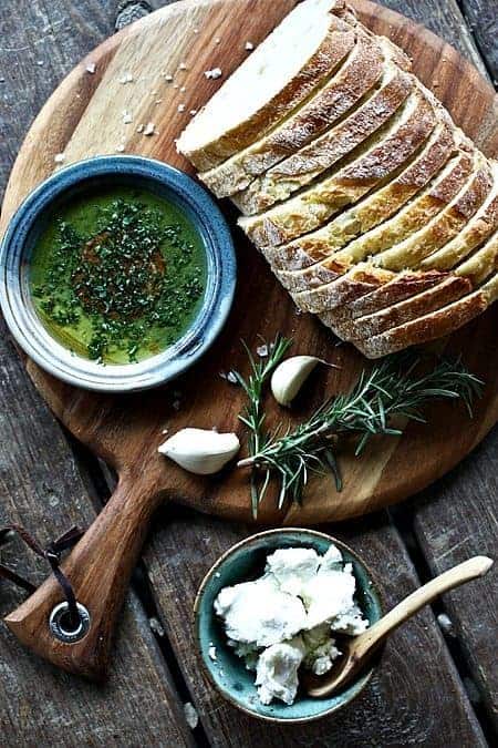 Herb and Garlic Dipping Oil for bread #summer