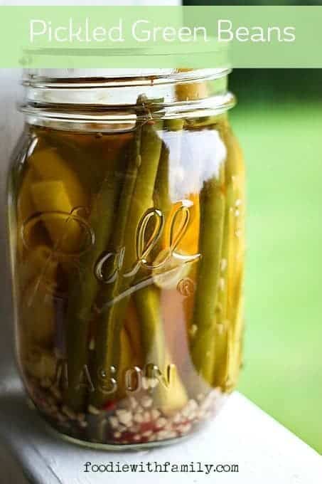 Pickled Green Beans: Dilly Beans {a simple canning project} from foodiewithfamily.com
