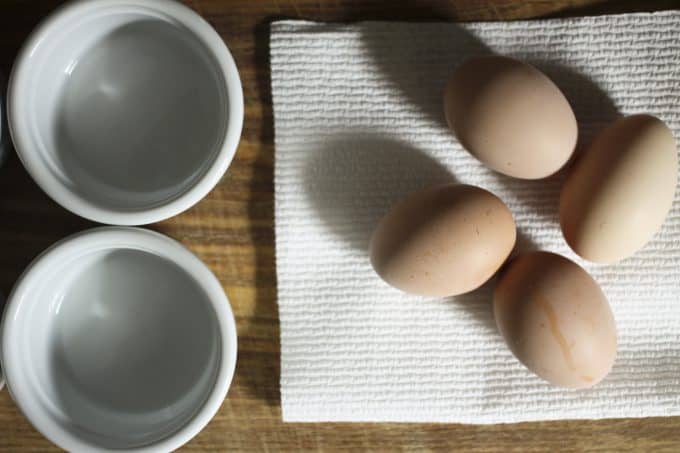 How to perfectly poach an egg from foodiewithfamily.com