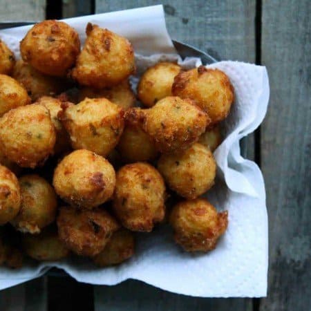 Cheesy Jalapeno Potato Poppers {homemade tater tots} foodiewithfamily.com