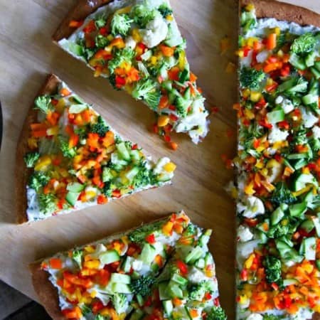 Get your snack on with Snacky Ranch Cream Cheese Vegetable Pizza from foodiewithfamily.com