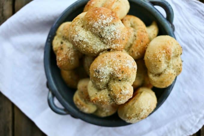 Make yourself a batch of Easy Garlic Knots tonight as simple as 1-2-3 from foodiewithfamily.com