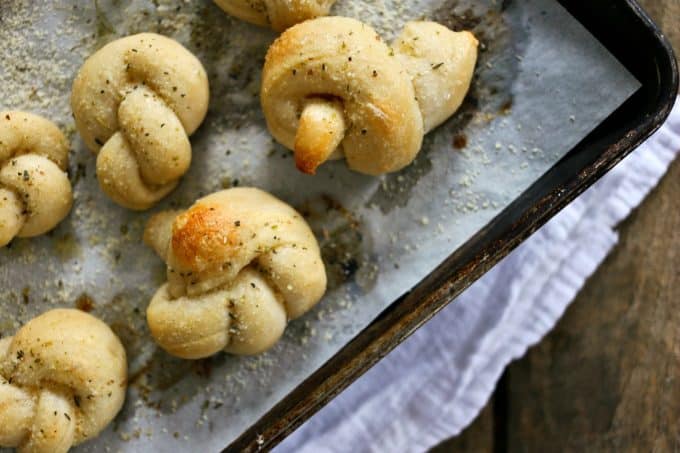 Easy Garlic Knots on the pan from foodiewithfamily.com