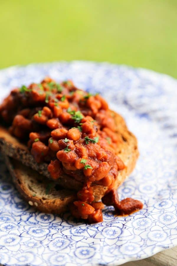 Maple and coffee flavoured Slow-Cooker Breakfast Baked Beans full of Canadian Bacon and breakfast sausage from foodiewithfamily.com