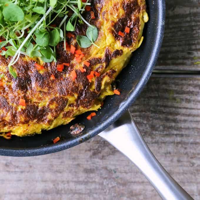 La Tortilla Española : The Spanish Omlette / Lodge Carbon Steel Skillet. 