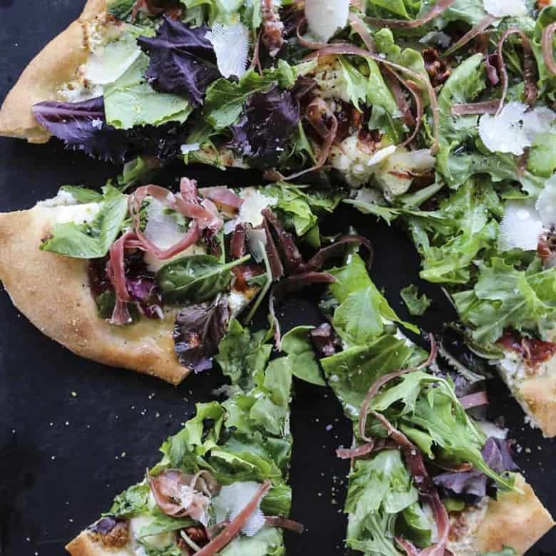 Figgy Pig Pizza - Tuscan Style Prosciutto, fig jam, and greens pizza from foodiewithfamily.com #client #DaVinciStoryteller