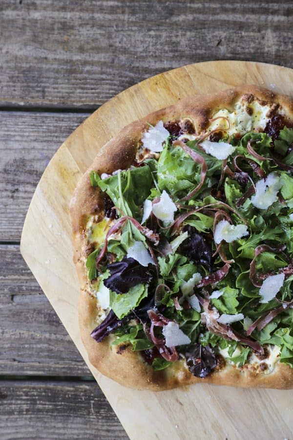 Figgy Pig Pizza - Tuscan Style Prosciutto, fig jam, and greens pizza from foodiewithfamily.com #client #DaVinciStoryteller