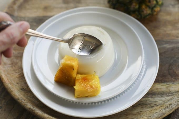 Piña Colada Tembleque - Pineapple Coconut Pudding #DairyFree #Vegan