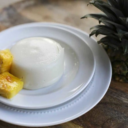 Piña Colada Tembleque - Pineapple Coconut Pudding #DairyFree #Vegan