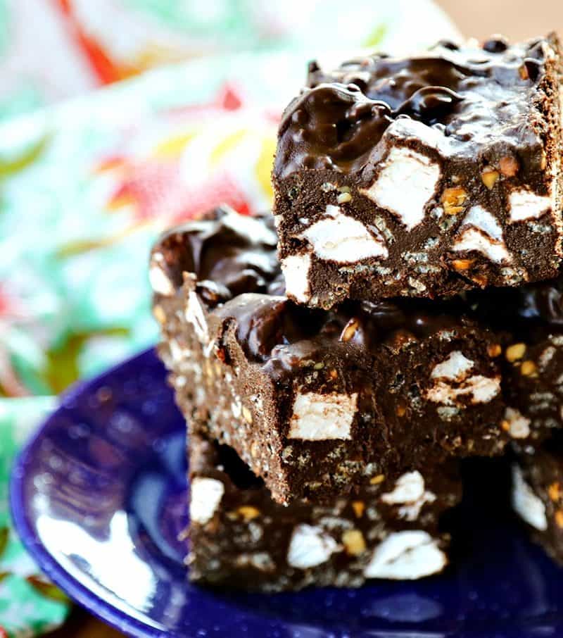 No-Bake Avalanche Candy Bars are chocolate, peanut butter, crispy rice, and fluffy marshmallows in 1 delicious, SIMPLE homemade candy bar.