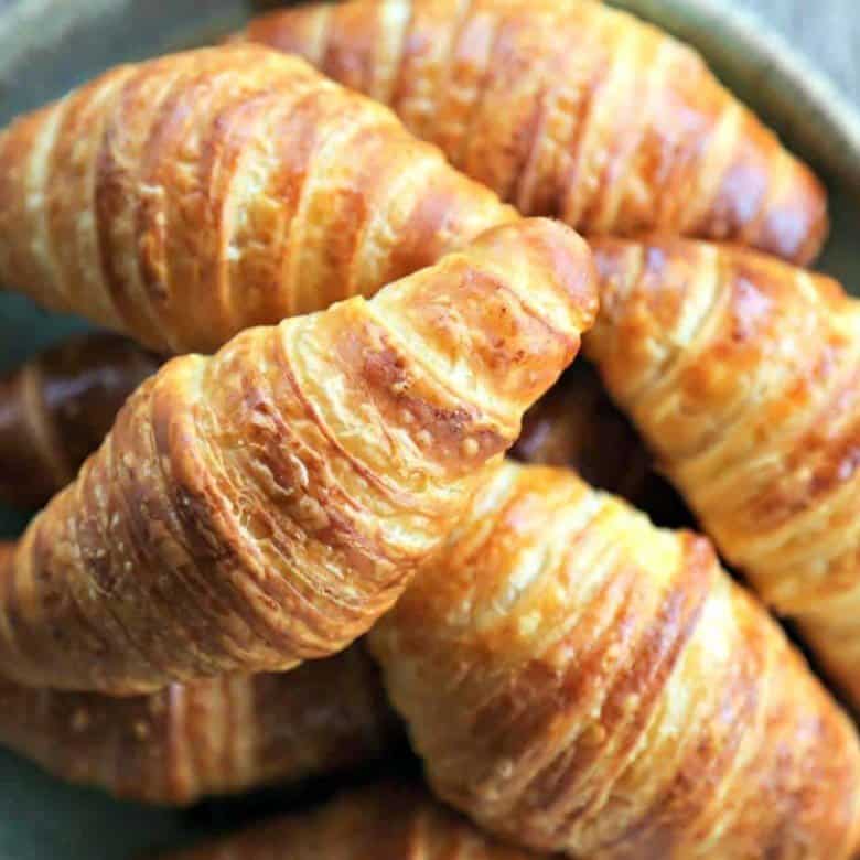 https://www.foodiewithfamily.com/wp-content/uploads/2020/04/How-to-make-croissants-2-780x780.jpg