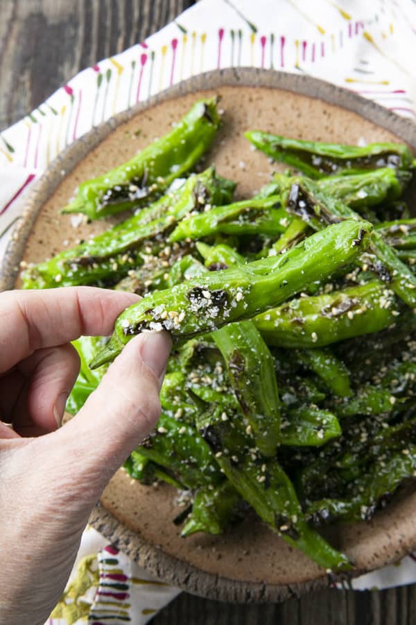 his quick and easy method will teach you how to cook shishito peppers perfectly and easily. With this shishito peppers recipe under your belt, these savoury, deliciously addictive blistered shishito peppers will become a favourite side dish or snack with beer and cocktails!