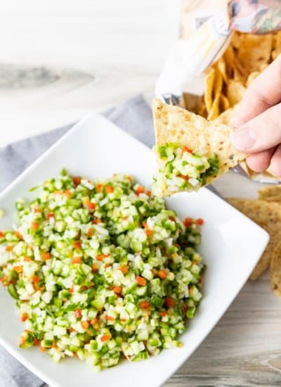 Pickle de Gallo combines everything you love about garlicky dill pickles with the crunch of fresh cucumbers, red bell peppers, and onions, and the snackability of pico de gallo or salsa. It's about to be your new favourite thing.