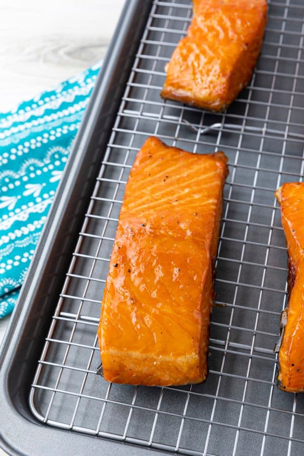 This easy step by step guide to smoked salmon recipe will show you just how to smoke salmon at home using fish you bought at grocery stores or caught yourself. Not only is the recipe "beginner-level-easy", but it's also the truly best smoked salmon recipe I've ever eaten.