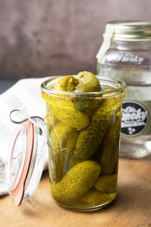 Moonshine pickles might sound crazy, but these high-octane pickles and their brine make cocktail time infinitely more exciting. Crunchy, delicious, and ever-so delicious, you can snack on the pickles then take a shot of the brine! Where are my pickle loving party people? Because not only are these dill-icious, but they’re about as easy as 1-2-3.