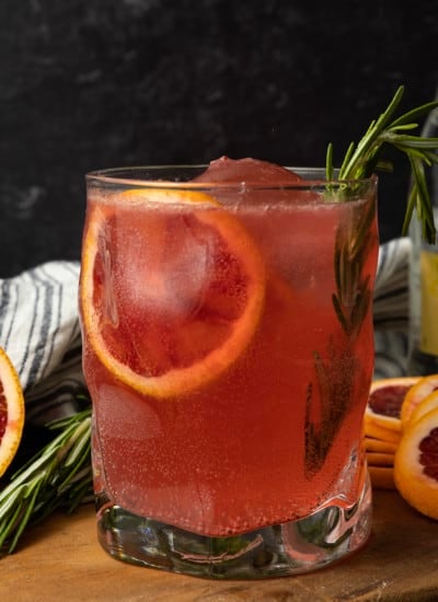 This sophisticated rosemary cocktail is the perfect way to elevate your happy hour. Light, fizzy, and refreshing, this perfect cocktail marries fresh citrus to fragrant rosemary. 