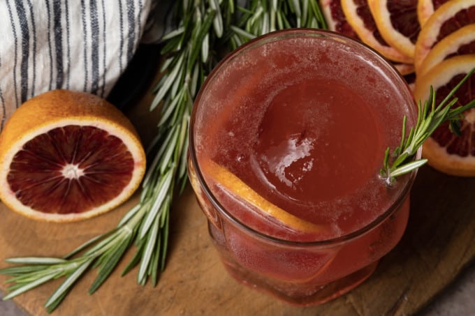 This sophisticated rosemary cocktail is the perfect way to elevate your happy hour. Light, fizzy, and refreshing, this perfect cocktail marries fresh citrus to fragrant rosemary. 