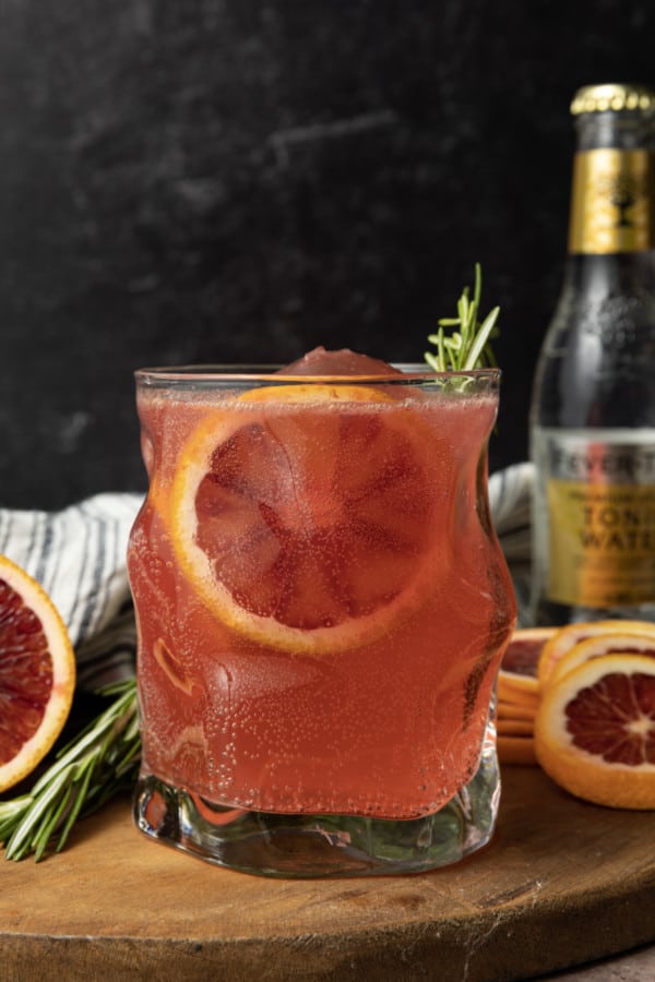 This sophisticated rosemary cocktail is the perfect way to elevate your happy hour. Light, fizzy, and refreshing, this perfect cocktail marries fresh citrus to fragrant rosemary. 