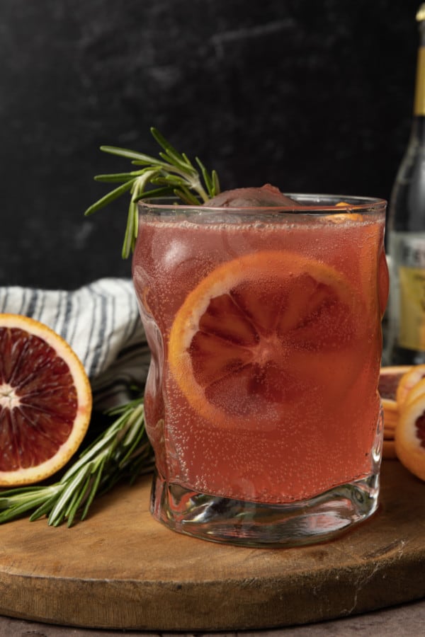 This sophisticated rosemary cocktail is the perfect way to elevate your happy hour. Light, fizzy, and refreshing, this perfect cocktail marries fresh citrus to fragrant rosemary. 