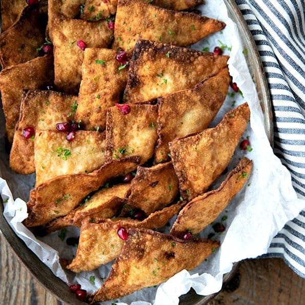 Crispy, crunchy wontons stuffed with an irresistible filling of cream cheese, crab meat, savoury bacon, and zingy horseradish make this a great twist on the classic Crab Rangoon.