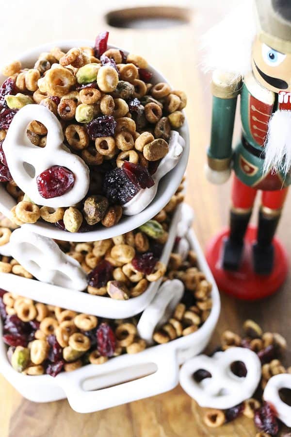 This Cranberry Pistachio Snack Mix is designed to boost your energy without slowing you down. #sponsored