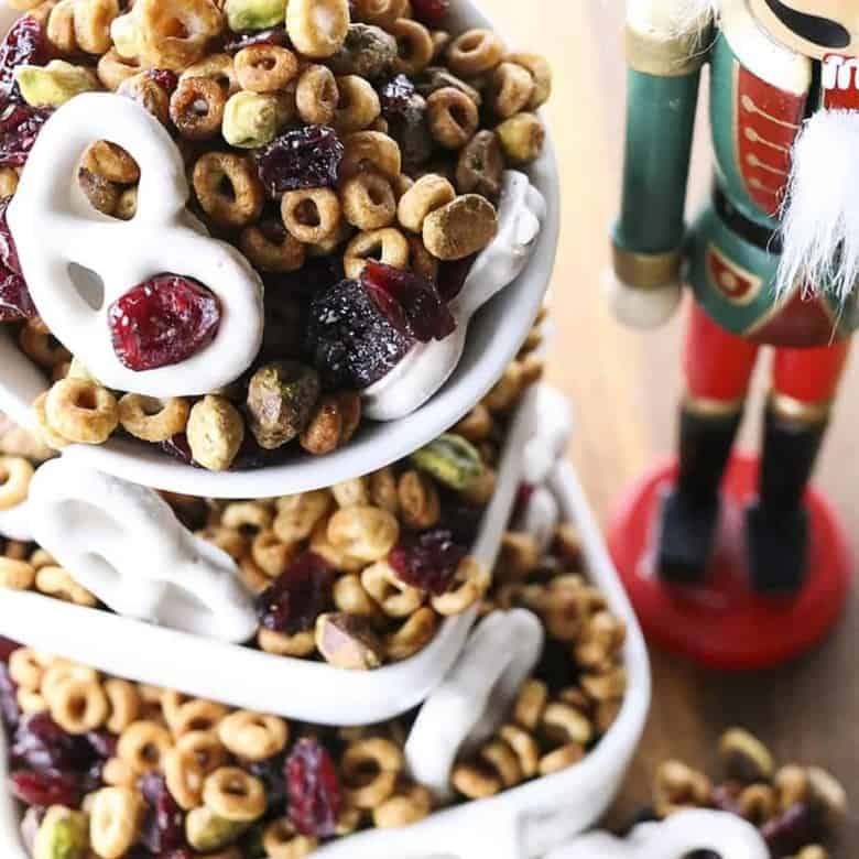 This Cranberry Pistachio Snack Mix is designed to boost your energy without slowing you down. #sponsored